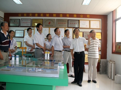 2012.7.28日山東天意兩項(xiàng)科技成果鑒定順利通過，北京領(lǐng)導(dǎo)專家，到我公司參觀指導(dǎo)