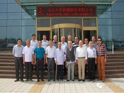 兗州區(qū)委常委、組織部長徐繼瑞一行領(lǐng)導(dǎo)蒞臨天意參觀指導(dǎo)工作